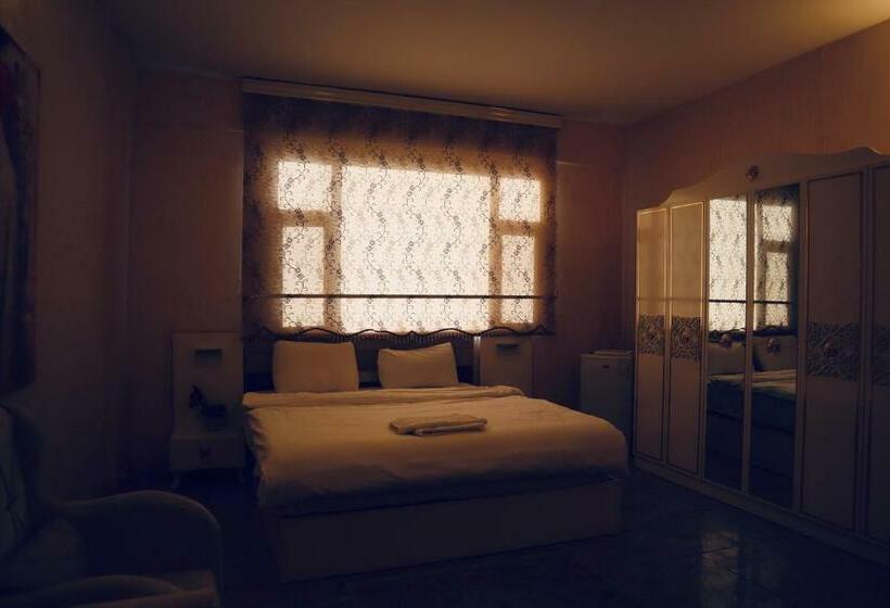 هتل Italian House