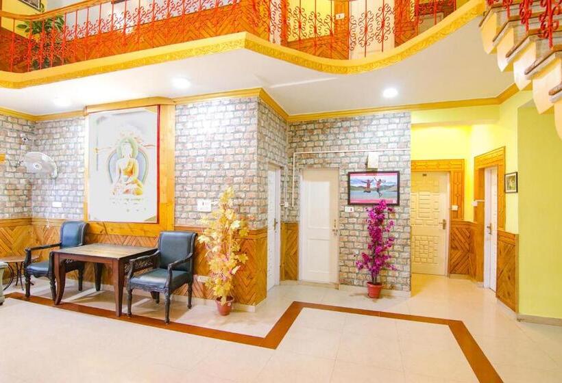 בית מלון כפרי Royal Green Buds