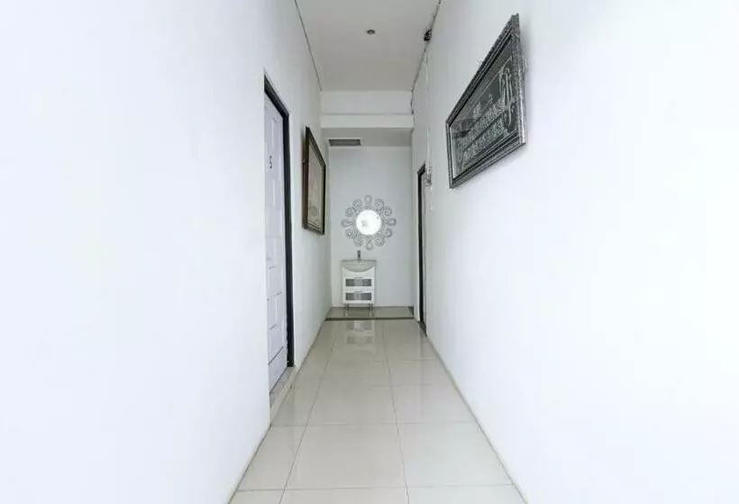 هتل Urbanview Daniela Jambi By Reddoorz