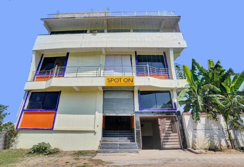 호텔 Oyo 70023 Rommies Inn