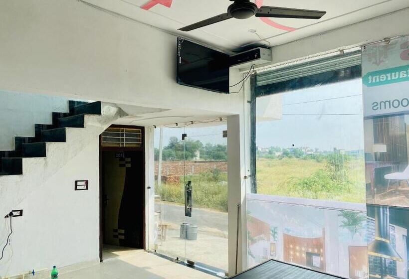 Hotel Oyo 70053 Friends