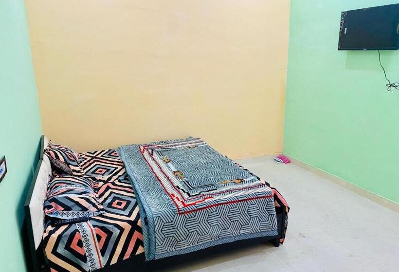 Hotel Oyo 70053 Friends