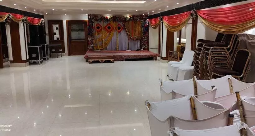 ホテル Samrat