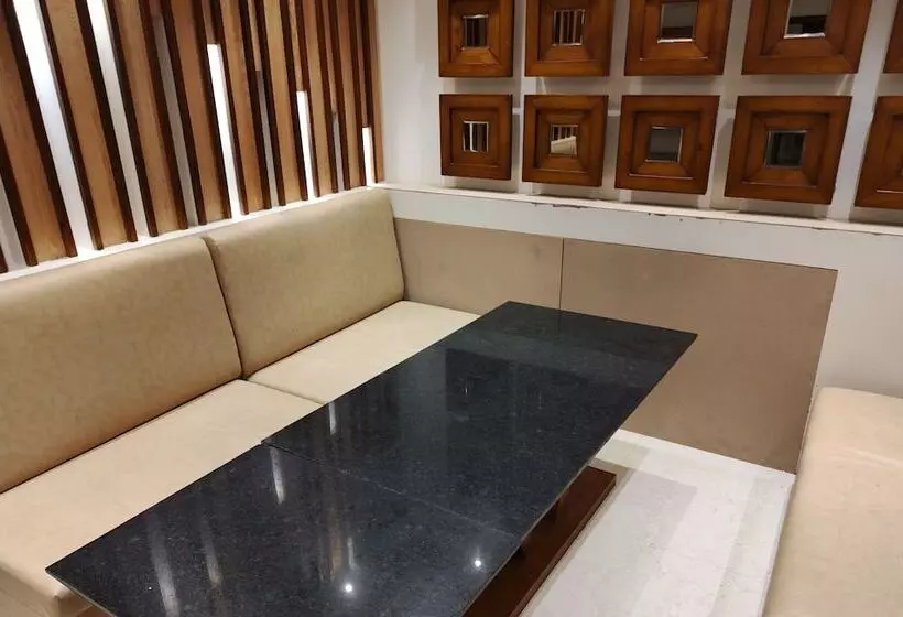 ホテル Samrat