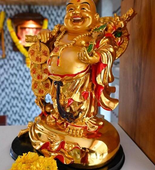 هتل Adiraj Residency