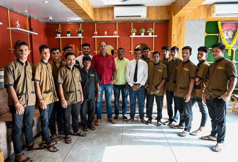 هتل Adiraj Residency