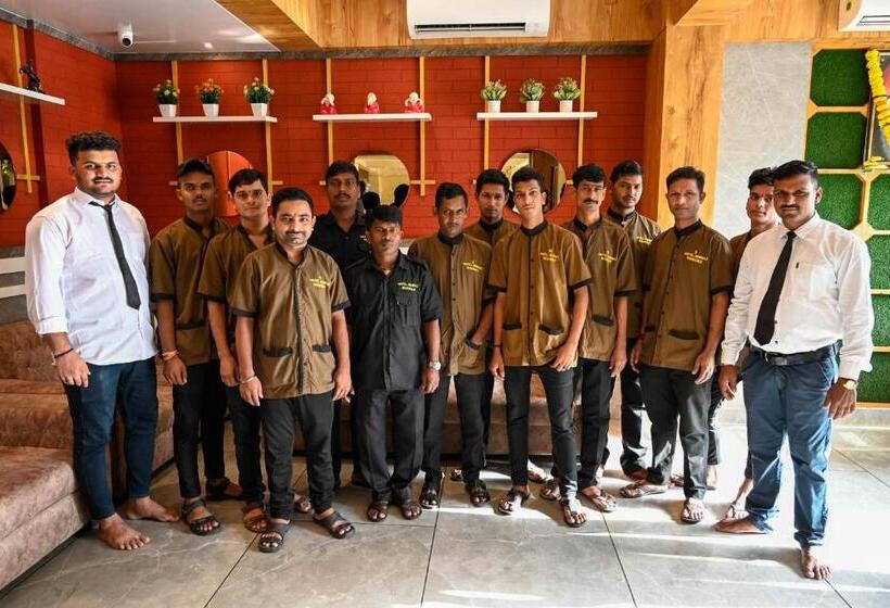 هتل Adiraj Residency