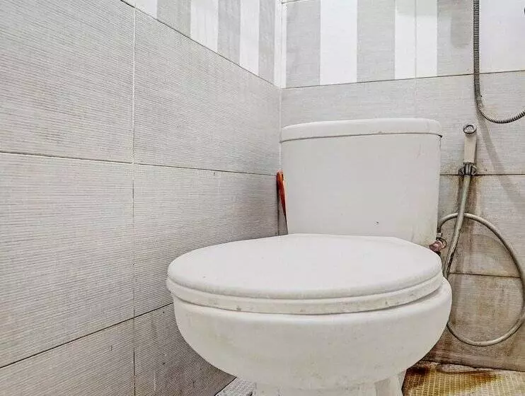 Hotelli Oyo 91795 Kos Jeehel Syariah