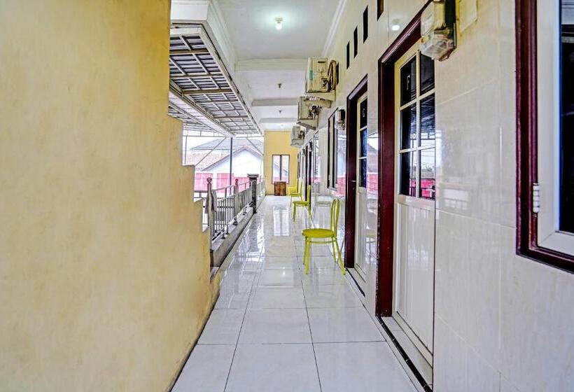 Hotelli Oyo 91795 Kos Jeehel Syariah