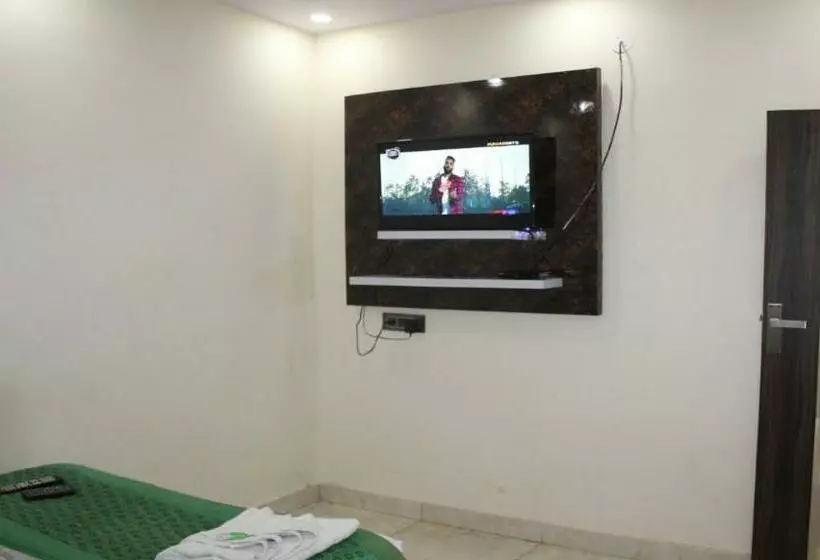 ホテル Sharda Lodge By Wb Inn