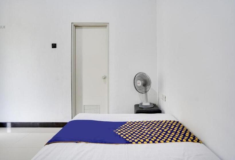 Отель Spot On 91745 Rumah Kost Gresik Syariah
