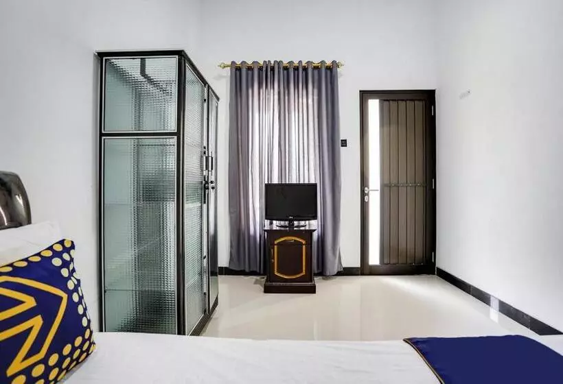 Hotel Spot On 91745 Rumah Kost Gresik Syariah