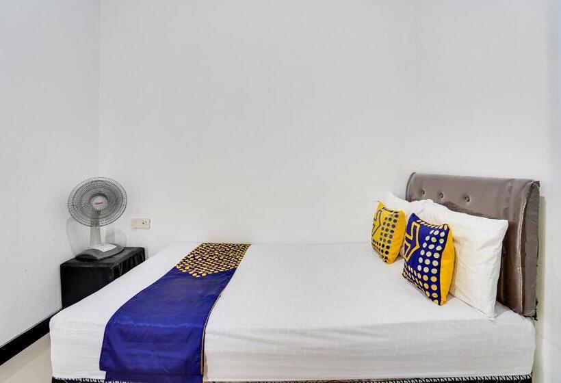 Отель Spot On 91745 Rumah Kost Gresik Syariah