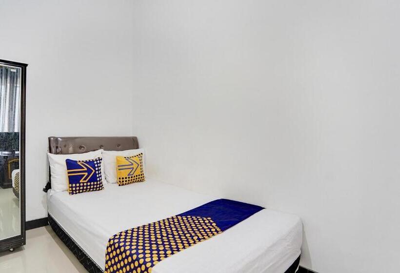 Отель Spot On 91745 Rumah Kost Gresik Syariah