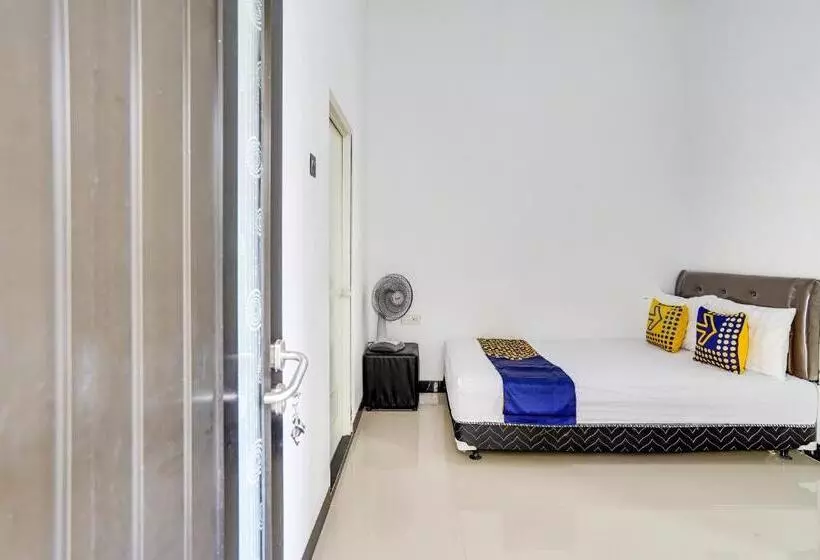Hotel Spot On 91745 Rumah Kost Gresik Syariah