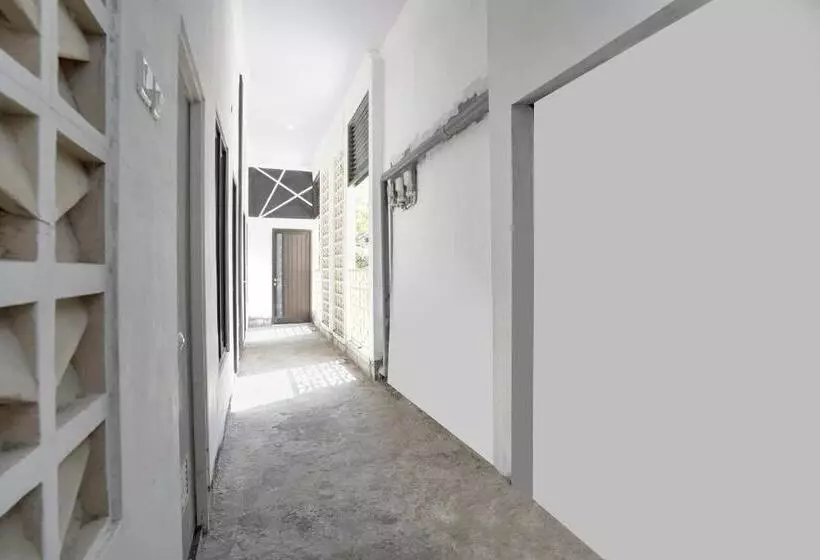 Hotel Spot On 91745 Rumah Kost Gresik Syariah