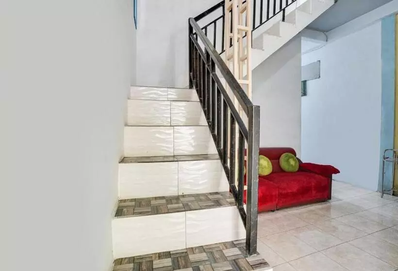 Hotel Spot On 91745 Rumah Kost Gresik Syariah