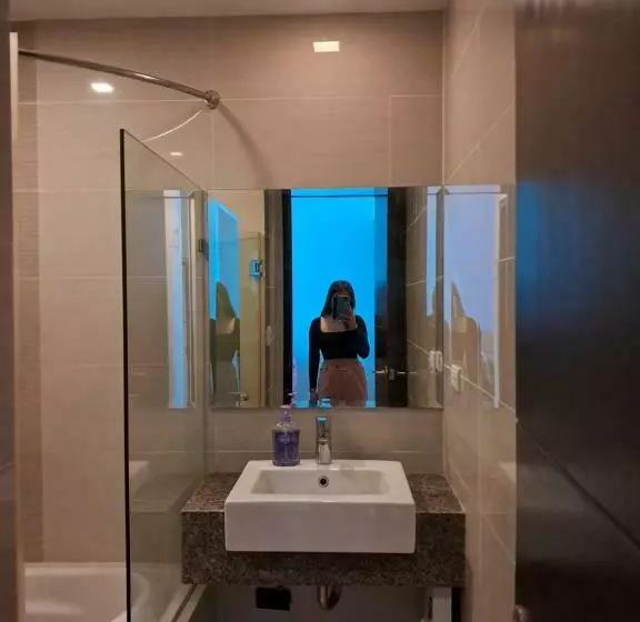 Mactan 8newtown Boulevard