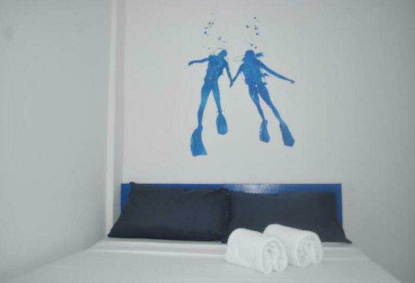 Meraki Dive Center & Resort