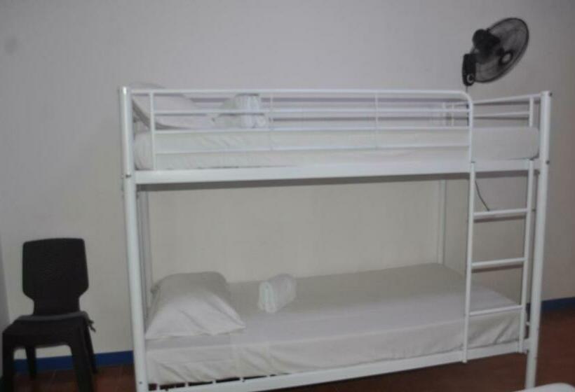 Meraki Dive Center & Resort