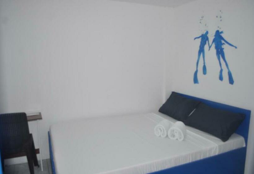 Meraki Dive Center & Resort