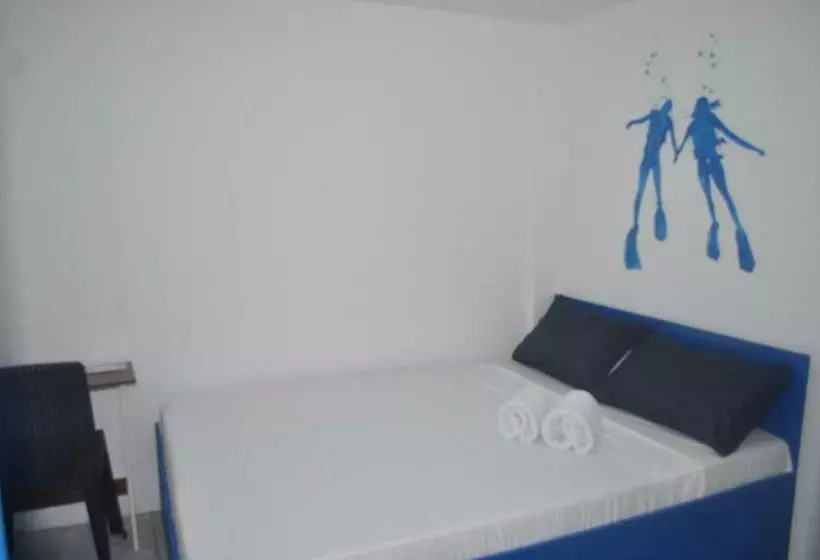 Meraki Dive Center & Resort
