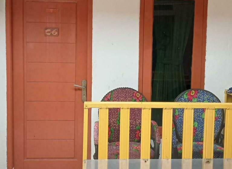 Bed and Breakfast Kontrakan/penginapan Amel Ho