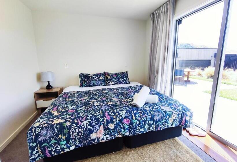 بنسيون Antair Lakeview Lodge