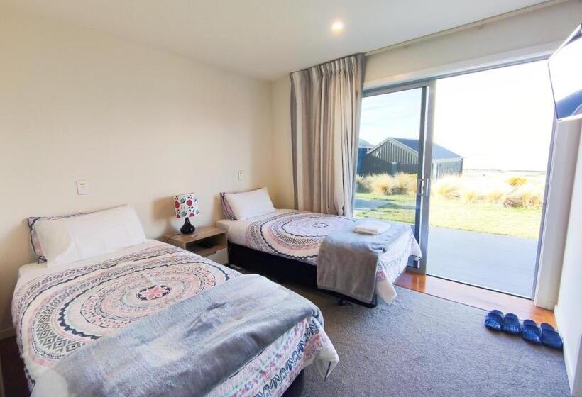 بنسيون Antair Lakeview Lodge