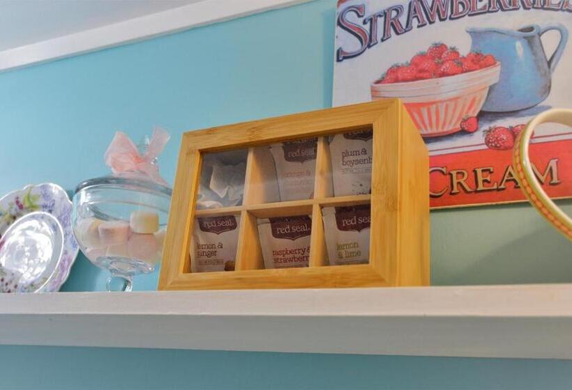 פנסיון Enchanted Escape