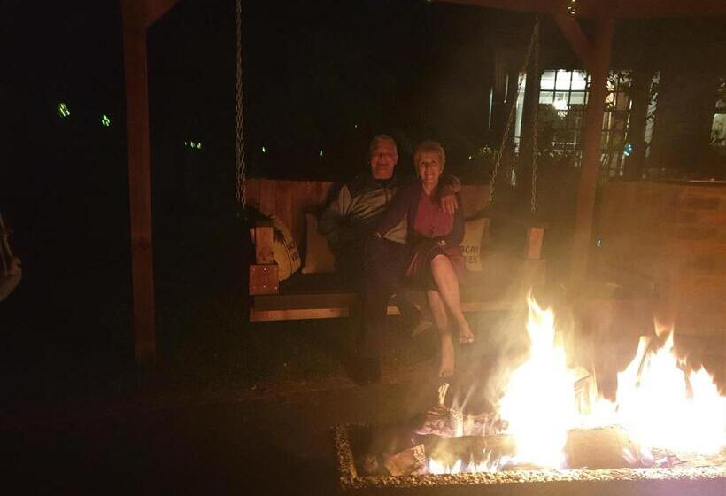 פנסיון Enchanted Escape