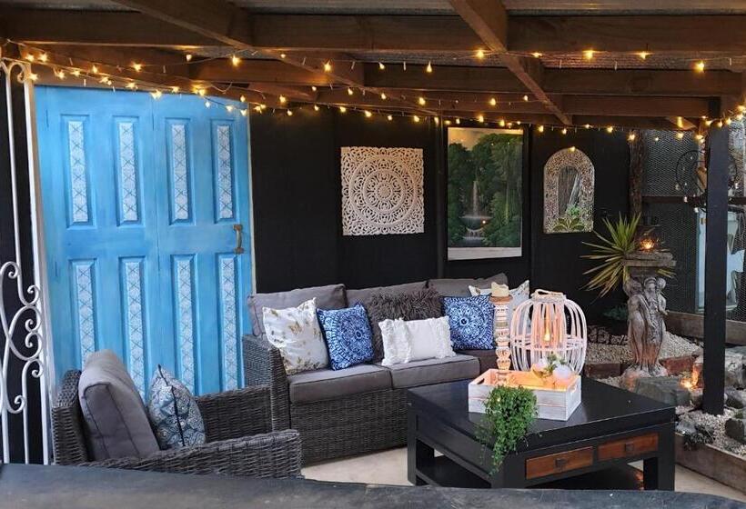 פנסיון Enchanted Escape