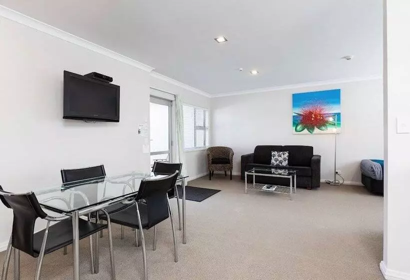 Beach Street Motel Apartments