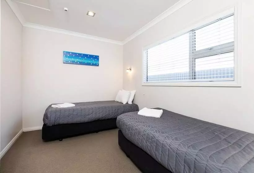 Beach Street Motel Apartments