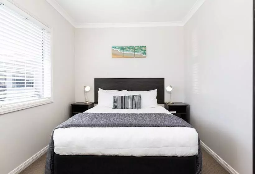 Beach Street Motel Apartments