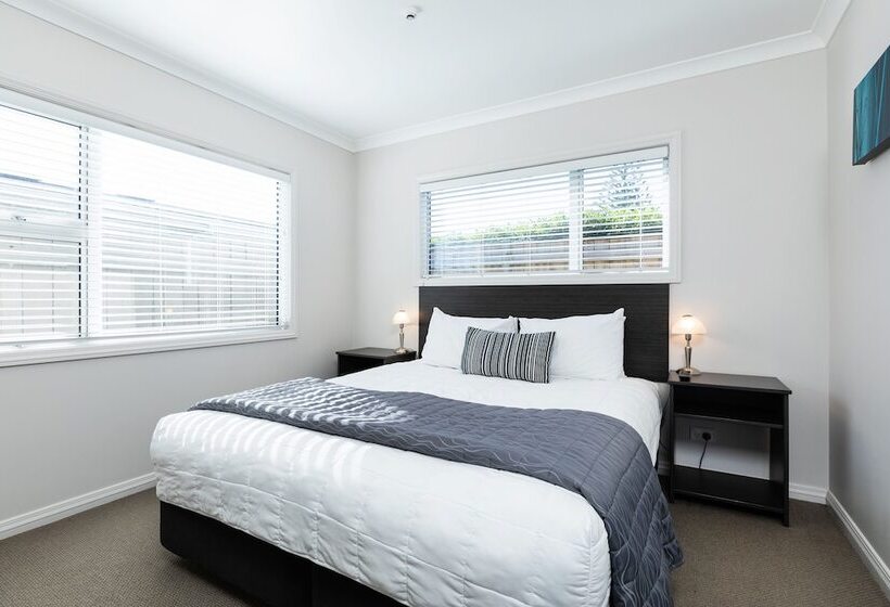 Beach Street Motel Apartments