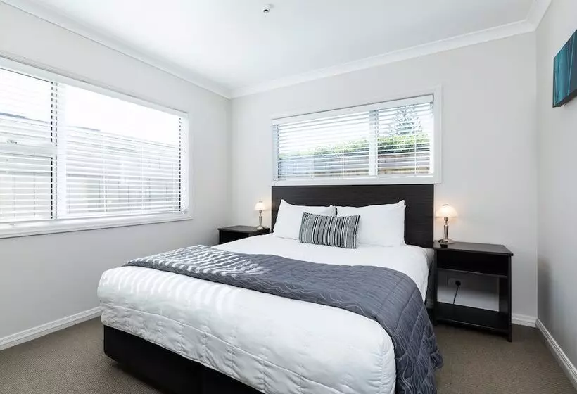 Beach Street Motel Apartments