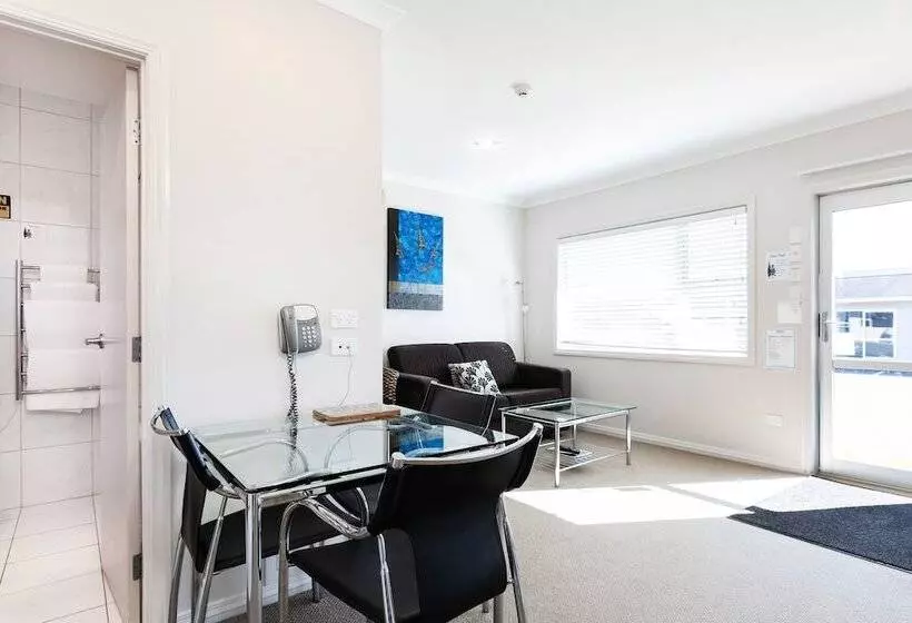 Beach Street Motel Apartments