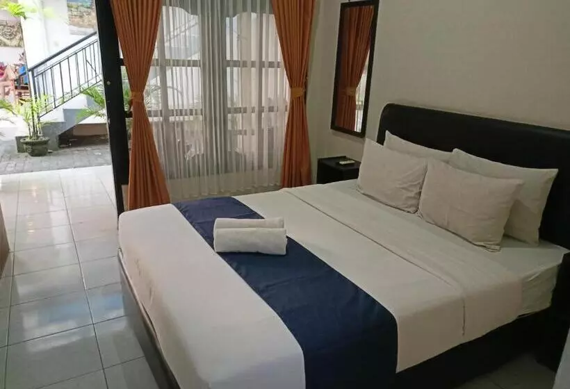 هتل Catur Adi Putra