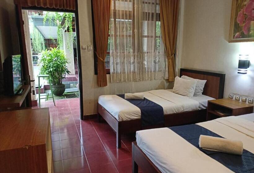 هتل Catur Adi Putra