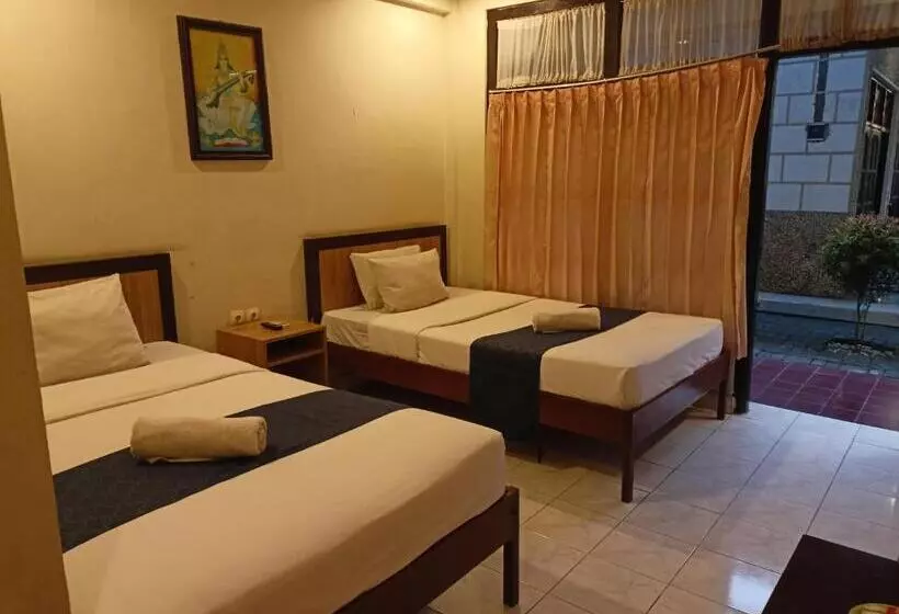 هتل Catur Adi Putra