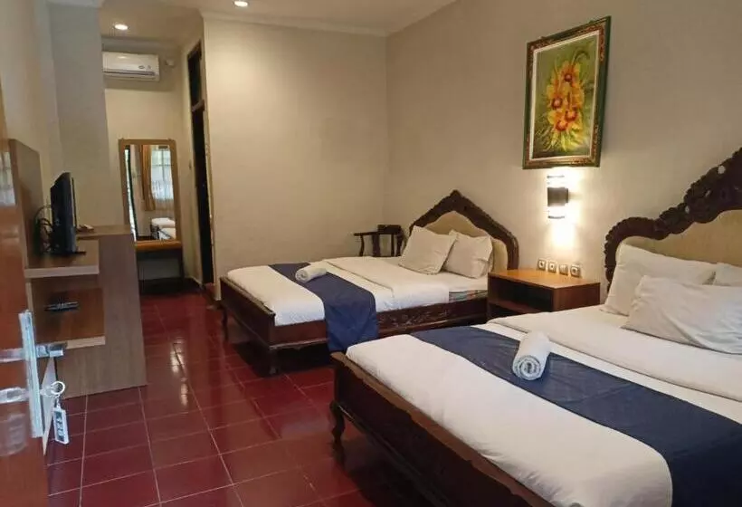 هتل Catur Adi Putra