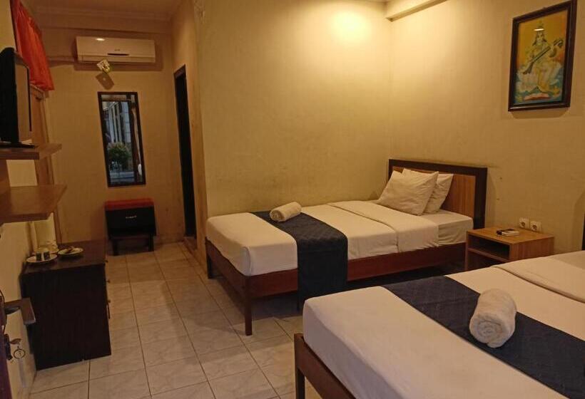 هتل Catur Adi Putra