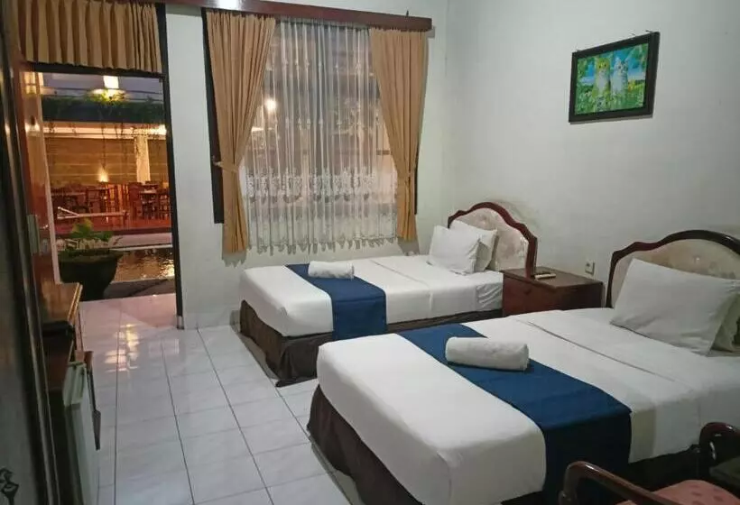 هتل Catur Adi Putra