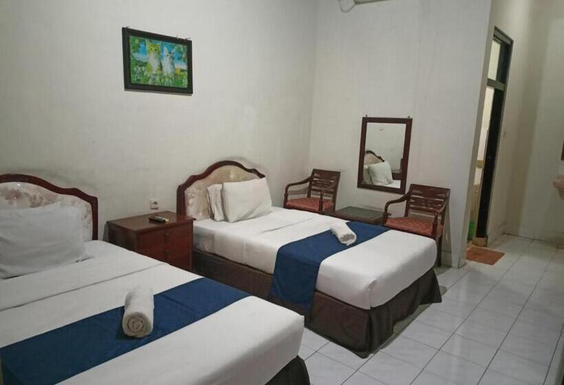 هتل Catur Adi Putra