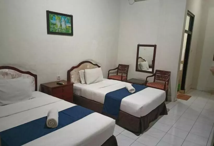 هتل Catur Adi Putra