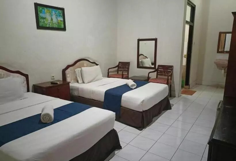 هتل Catur Adi Putra