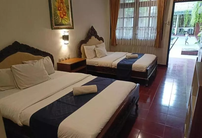 هتل Catur Adi Putra