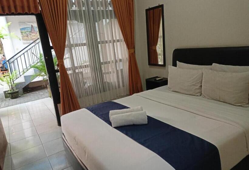 هتل Catur Adi Putra