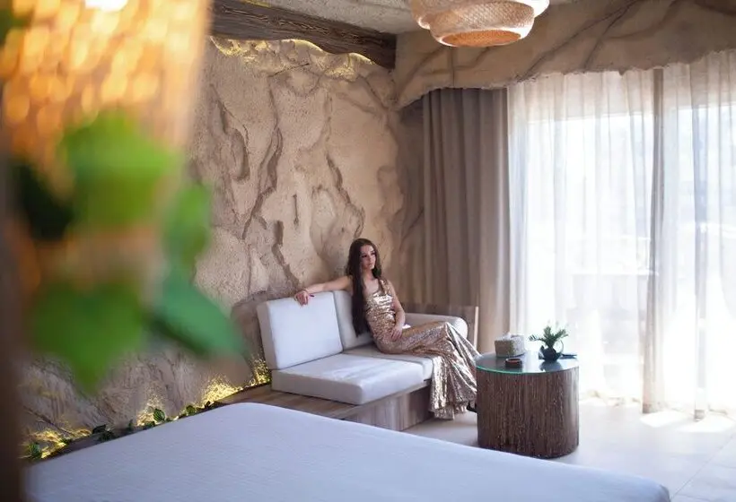 هتل Caves Beach Resort Adults Only